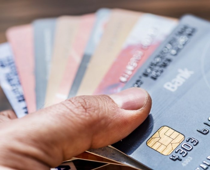 Sancionada lei que limita juros do cartão de crédito e cria programa Desenrola