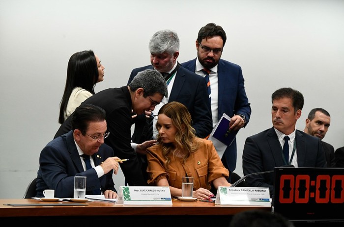 CAE pode votar projeto que obriga pagamento de emendas de comissões