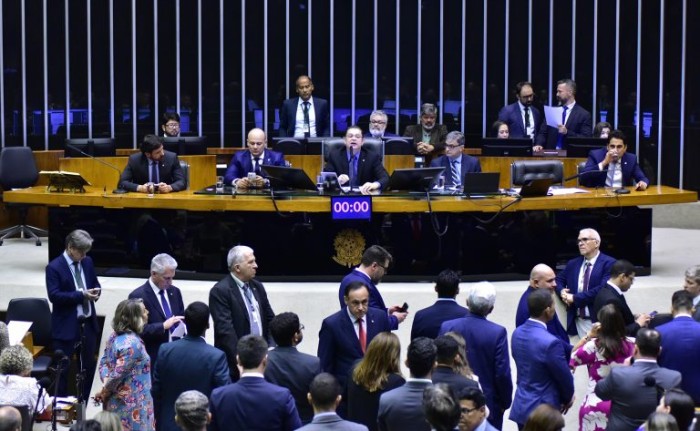 Câmara aprova projeto que dá nome de Maguito Vilela a rodovia em Goiás; acompanhe
