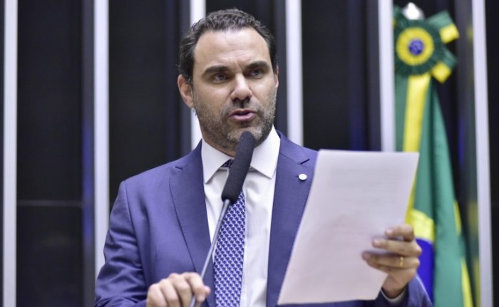 Câmara aprova projeto que regulamenta sites de apostas