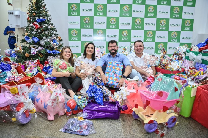 Governo entrega brinquedos arrecadados na campanha Natal Compartilhando Esperança neste sábado