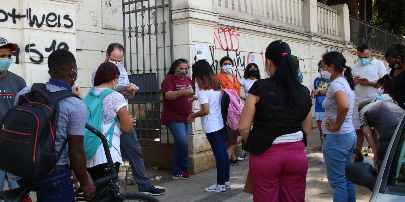Aulas presenciais em escolas e universidades recomeçam em agosto em SP