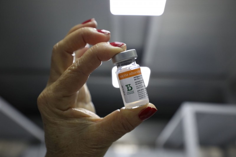Governo do Amazonas recebe 15.200 doses de vacinas CoronaVac
