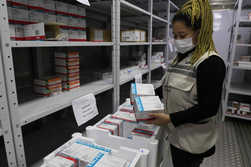 Governo do Amazonas recebe mais 63 mil doses de vacina contra a Covid-19