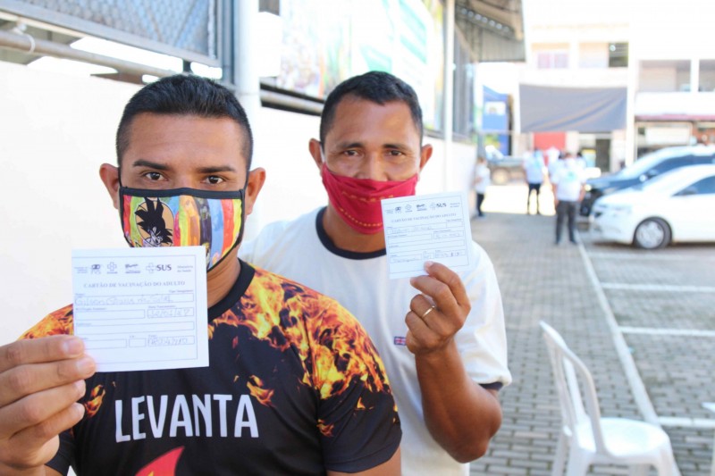 Primeiros vacinados em Manaquiri comemoram aplicação da vacina contra a Covid-19