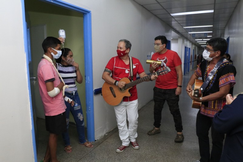 Projeto Terapia da Toada leva arte e cultura para pacientes do Hospital Platão Araújo