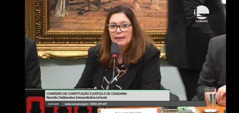 Deputados querem aprovar educação domiciliar 'a jato'