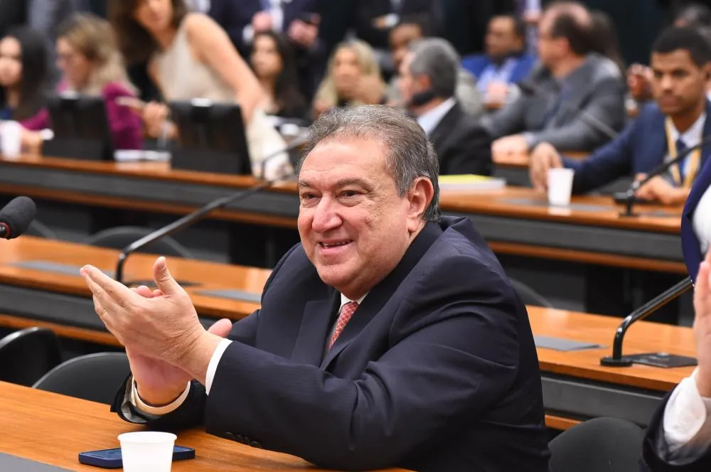 Futuro Político do Amazonas: Átila Lins e a Ascensão de Novos Protagonistas