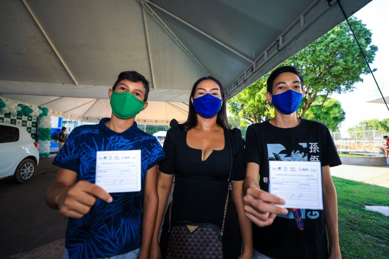 Em Iranduba: “Emoção muito grande”, diz mãe de primeiros vacinados no mutirão Vacina Amazonas