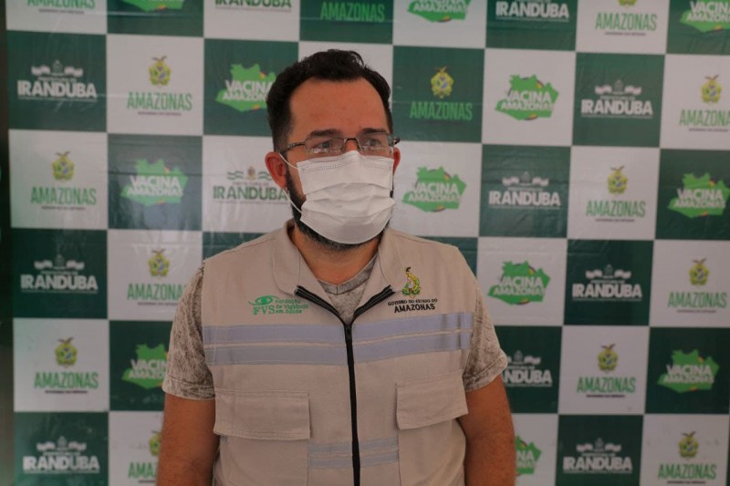 Enfermeiro comemora aniversário no mutirão do Vacina Amazonas em Iranduba
