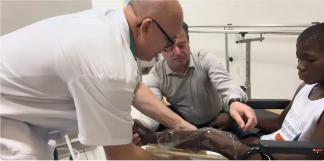 Pequeno Nózio o Direito de Pisar no Chão — e Sonhar com uma Bola