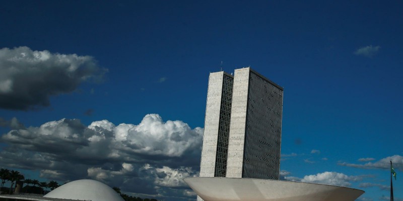 CCJ da Câmara aprova suspensão de validade de concursos na pandemia